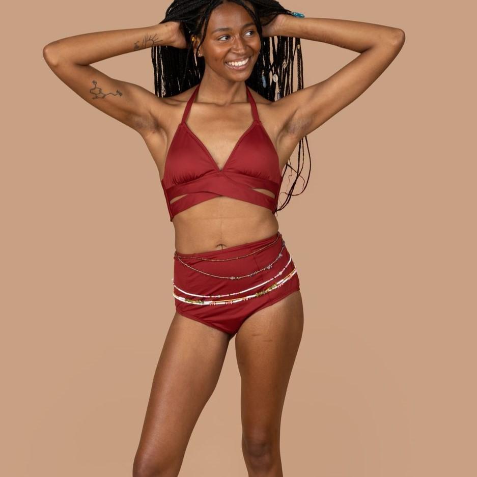 African American woman wearing waist bead bundle. 